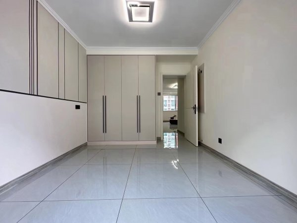 罗马阳光城新房2楼 81平55.8万！豪华装修未住全屋定制衣