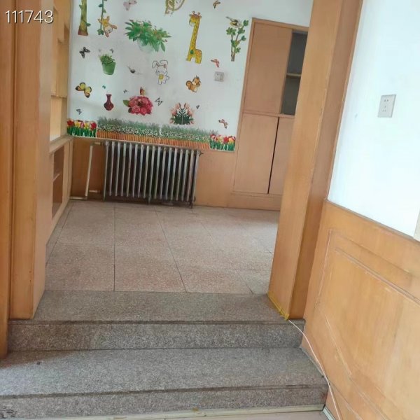 带小错层}静园小区一楼，三室两厅108平，双气