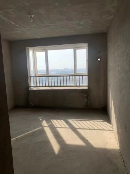 恒业御景特价房，电梯2层92.68平，一口价461500元。
