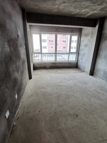 恒业御景特价房，电梯2层92.68平，一口价461500元。