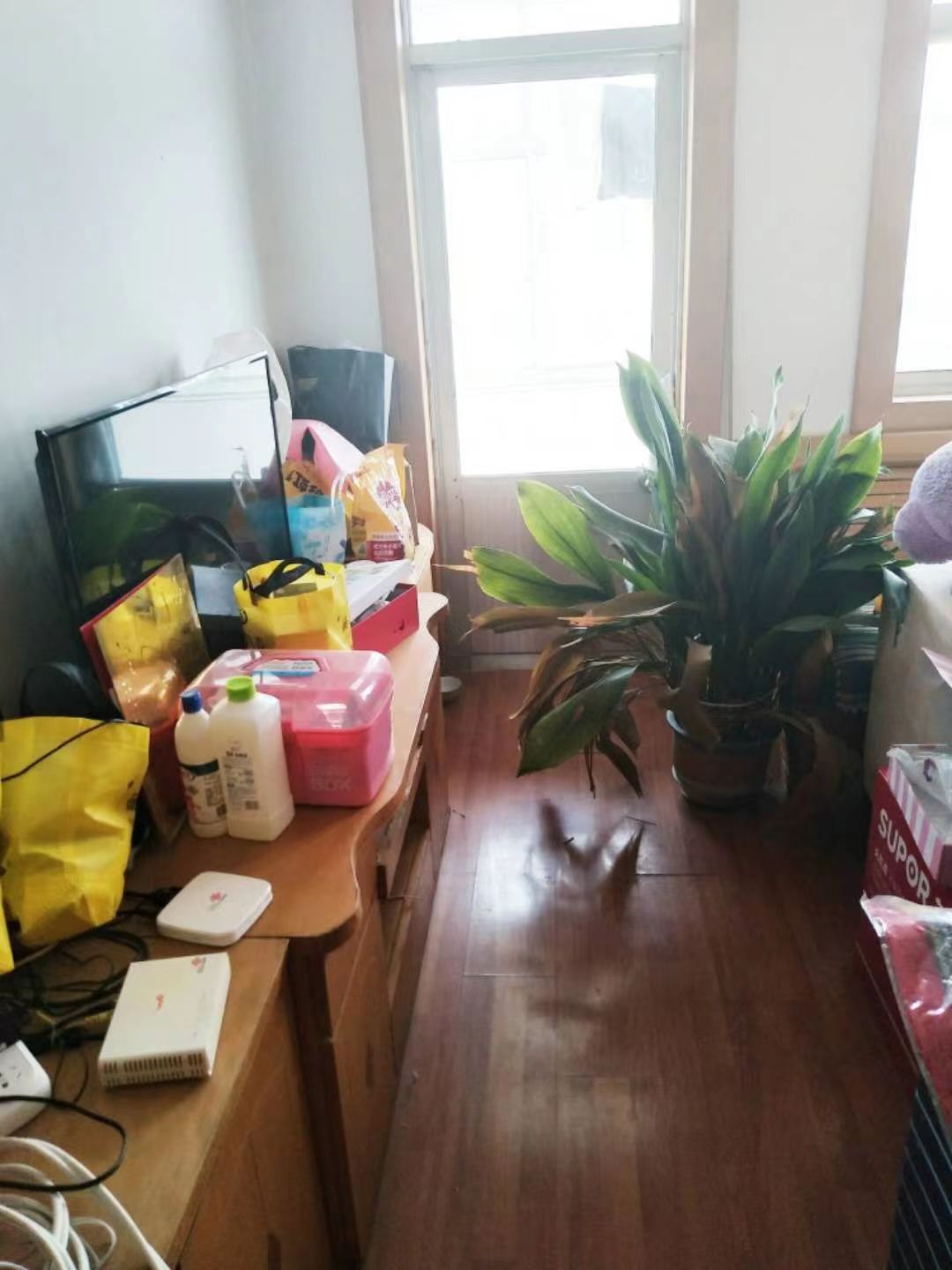法院旁涟源小区4楼75平2室家电家具齐全双气700/月