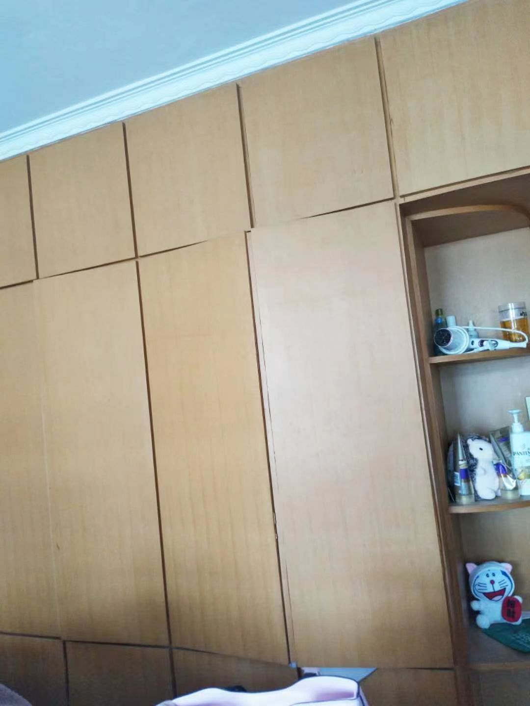 法院旁涟源小区4楼75平2室家电家具齐全双气700/月