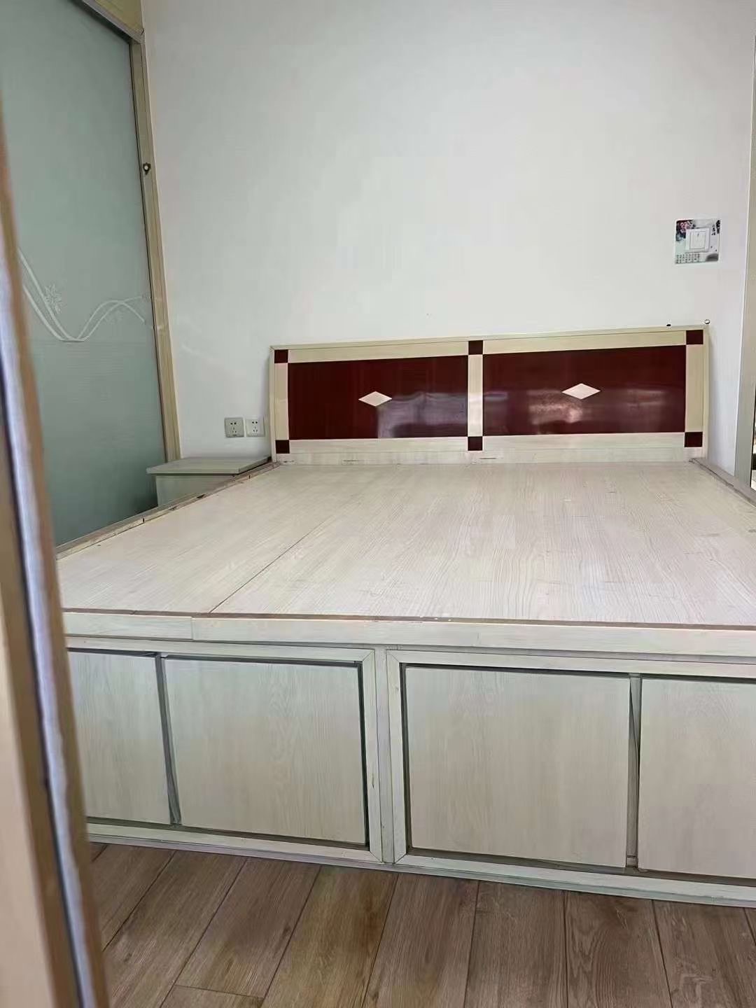 恒泰小区框架4楼90平，实际能有95平，一梯一户