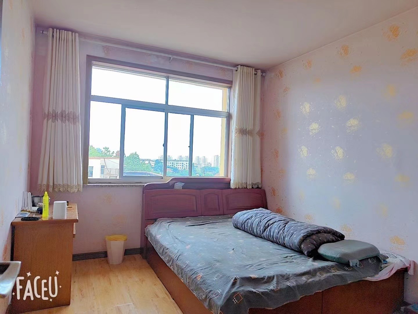 荣茂花园西面四楼73平，精装修，家具家电齐全！仅售[福]17