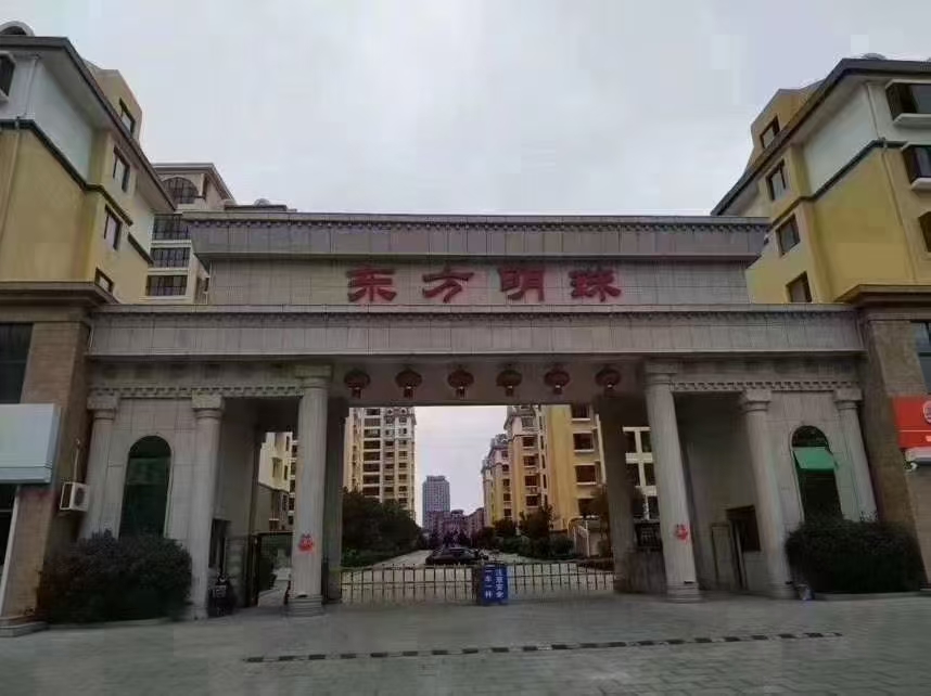 东方明珠电梯框架毛胚房4楼西边户，167平左右，3室2卫，地