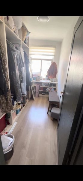 笙歌四楼，精装短住三年，70平，两室一厅加一衣帽间，地暖，领