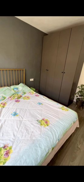 笙歌四楼，精装短住三年，70平，两室一厅加一衣帽间，地暖，领