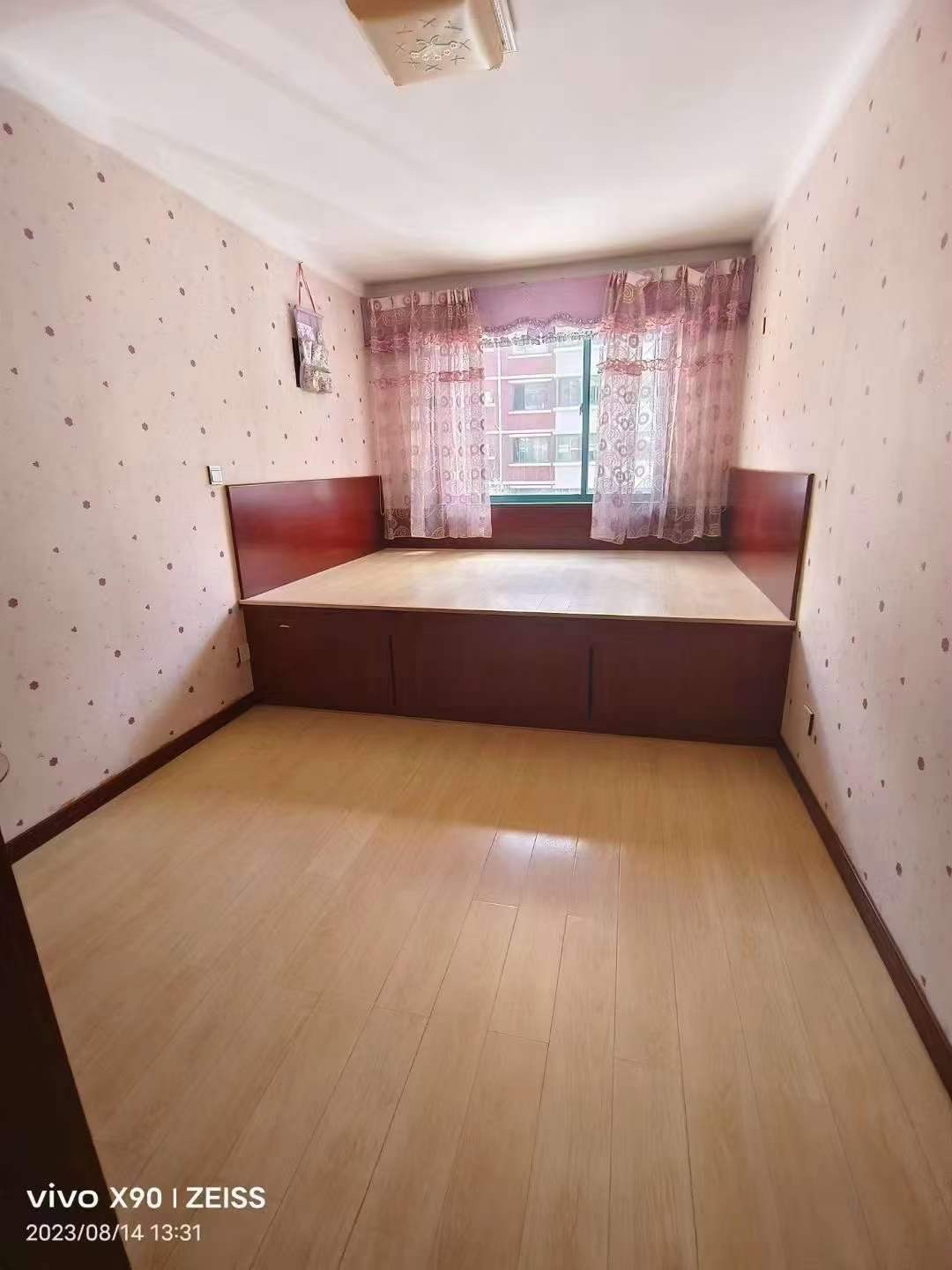 罗马阳光城 136平2楼三室两厅两卫，带衣帽间，全明户型，送