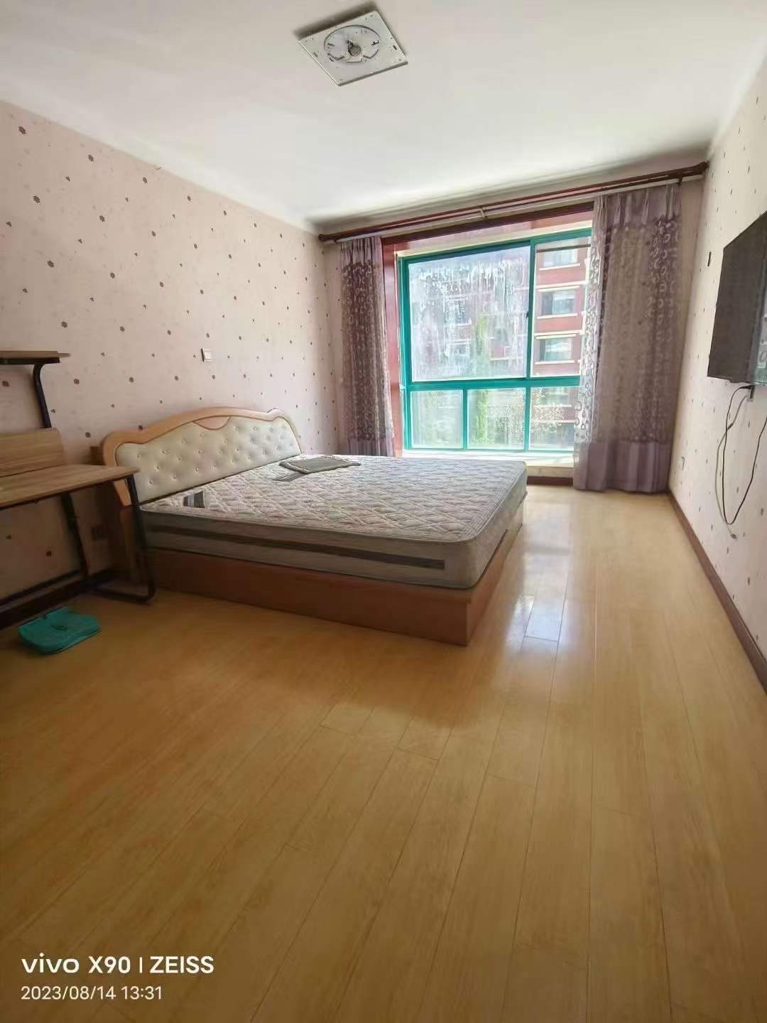 罗马阳光城 136平2楼三室两厅两卫，带衣帽间，全明户型，送