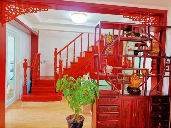 官地明珠花园小区，幼儿园、小学、中学方便，购物方便