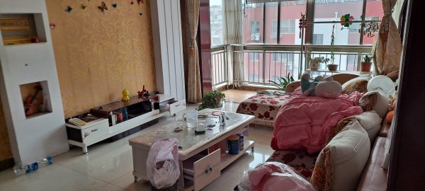东风华冠小区97平6楼出租