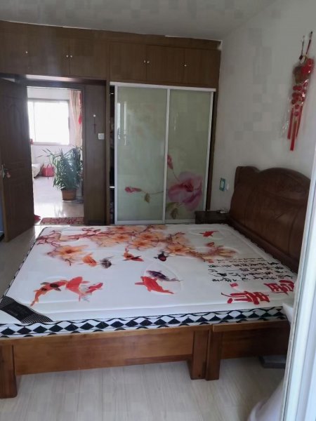 腾达二区一楼89平，精装地暖两室两厅，可改三室，售价55.8