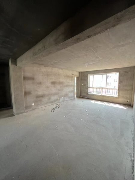 西城华府4楼129平，南厅三室两厅两卫，毛坯，一手顶账房，5