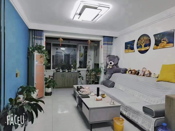 荣茂花园框架电梯9楼，105平、房东精装短住几个月，三室，7