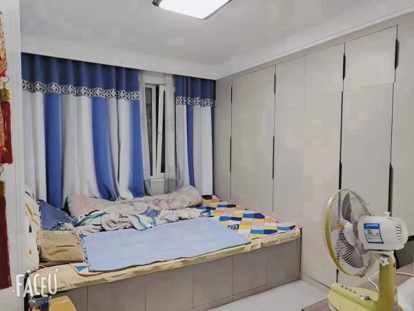 荣茂花园框架电梯9楼，105平、房东精装短住几个月，三室，7