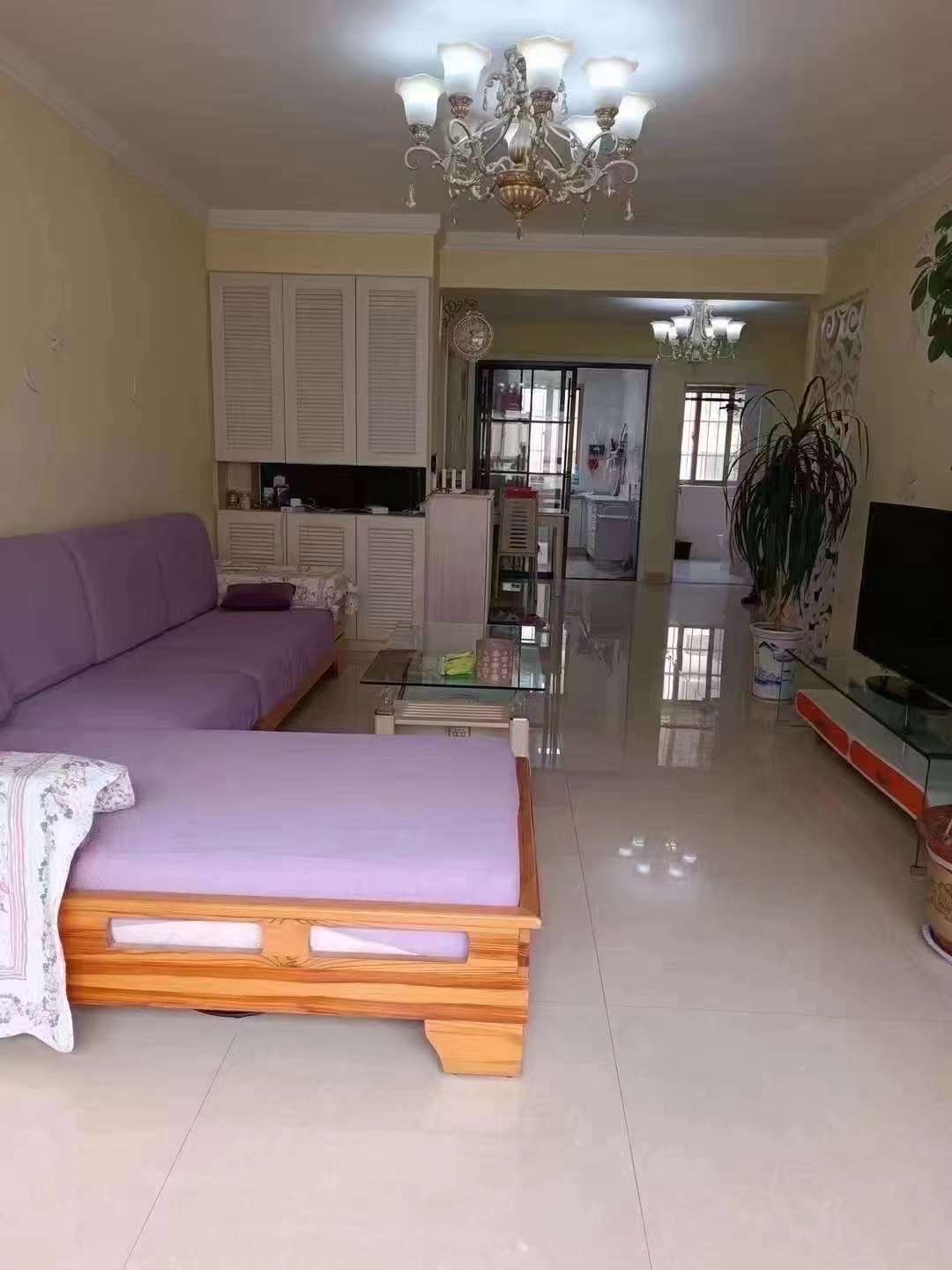 金泰小区框架二楼102米，三室南厅，卫生间带窗，精装短住，地