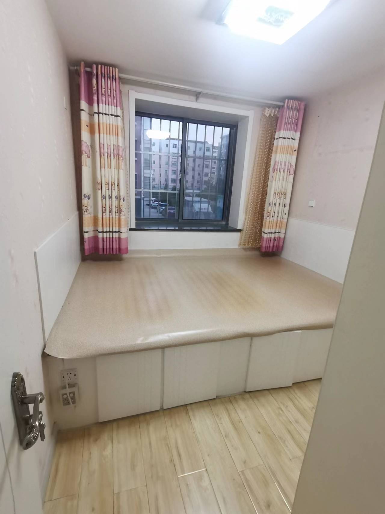 昌盛花园1楼85平2室家电家具齐全双气1100/月干净整洁拎