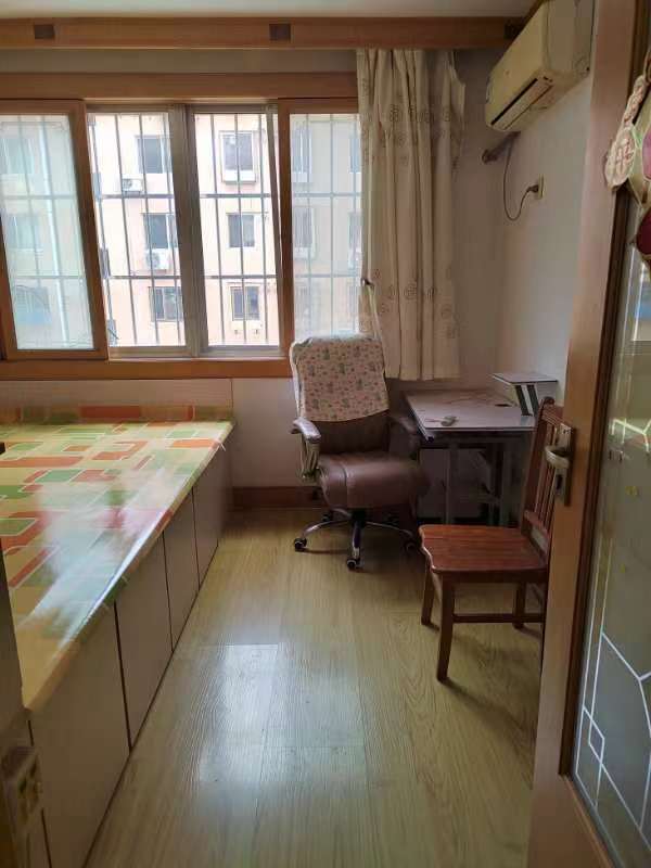兴东小区2楼83平，49万，畅园小学初中，官地市场利群超市，