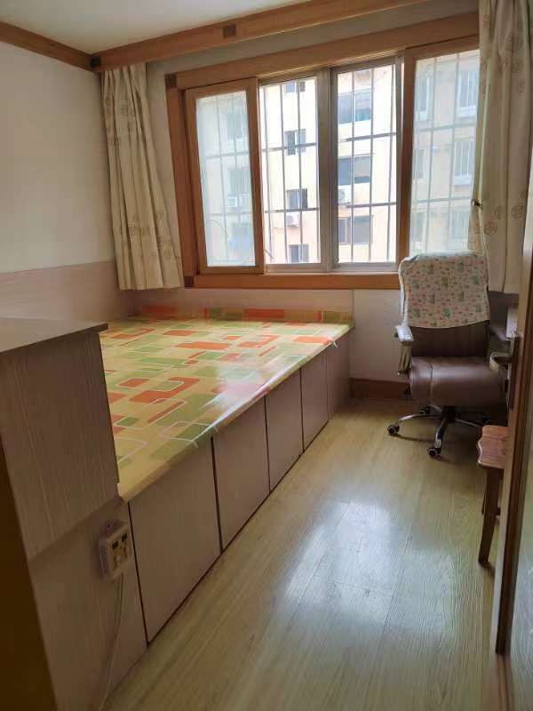 兴东小区2楼83平，49万，畅园小学初中，官地市场利群超市，