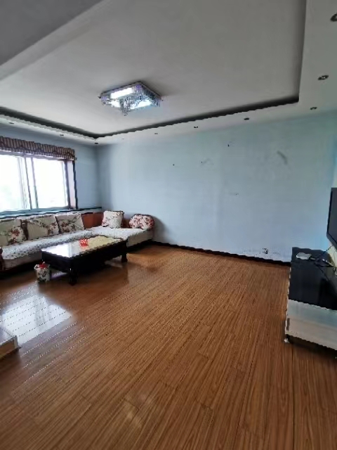 向阳小区框架四楼52.8万出售
