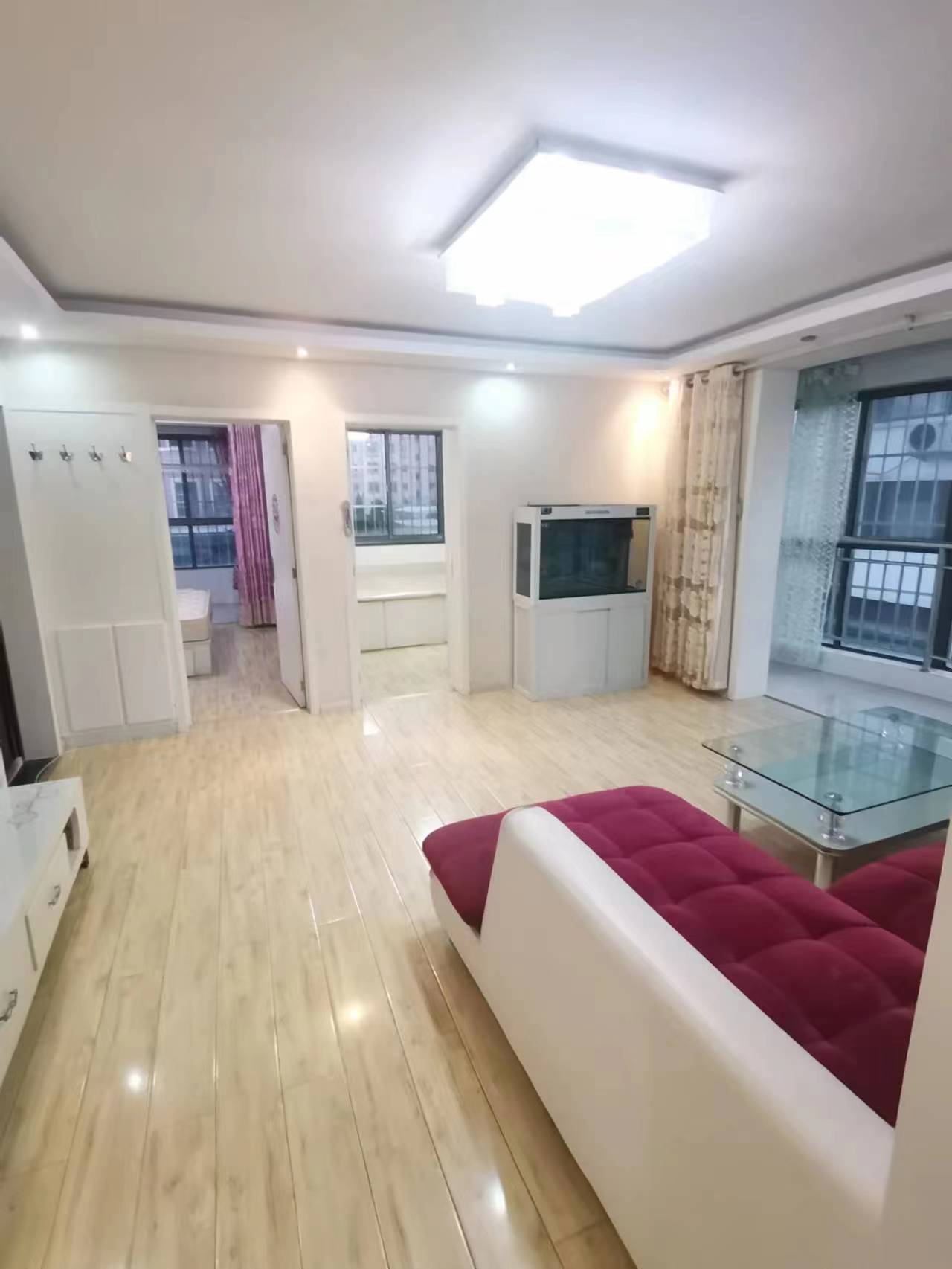 金盛苑小区框架一楼家电齐租金1200