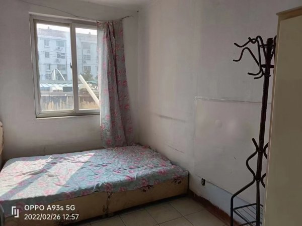 东山小区，正常1楼，房本65.7平，简单装修，三室一厅，39