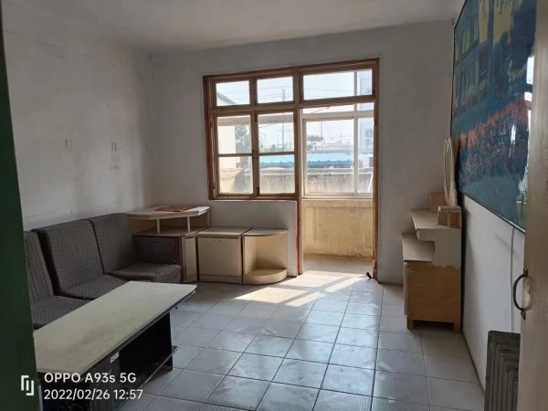 东山小区，正常1楼，房本65.7平，简单装修，三室一厅，39