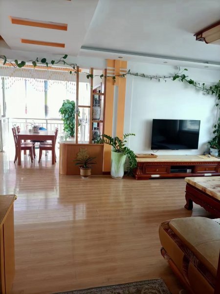 城东新三区103平，边户框架带地暖，中厅带大飘窗，采光非常好