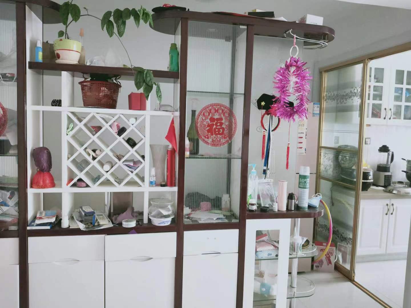 香格里拉二区一楼家电齐有空调热水器租金1400