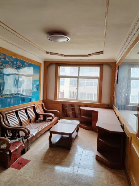 城东二区三楼 74.5平55.8万,两室北厅 可改三室
