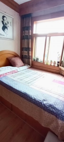 ​向阳小区贴地3楼相当于2楼，房本面积65平左右，两室两厅一