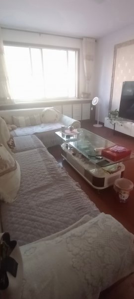 豪门小区一楼边户，紧邻畅园学校，面积98平方，两室两厅，可改