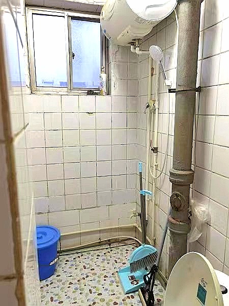静园小区5楼60平2室家电家具齐全双气有空调热水器700/月