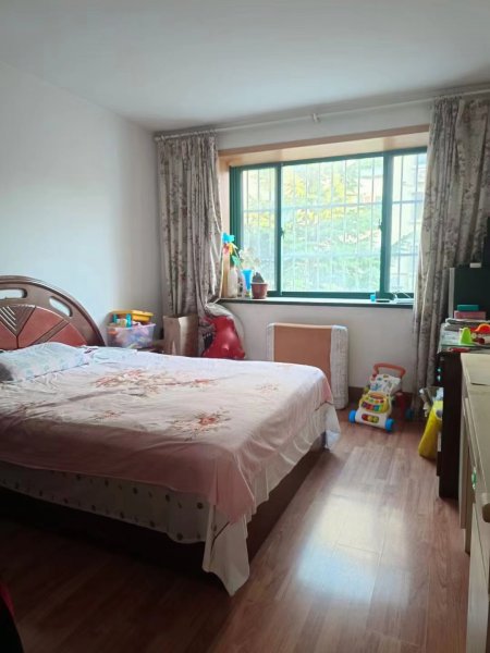 腾达花园一楼95平，3室2厅，带家电家具