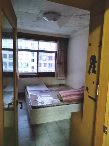 河滨小区五楼出售