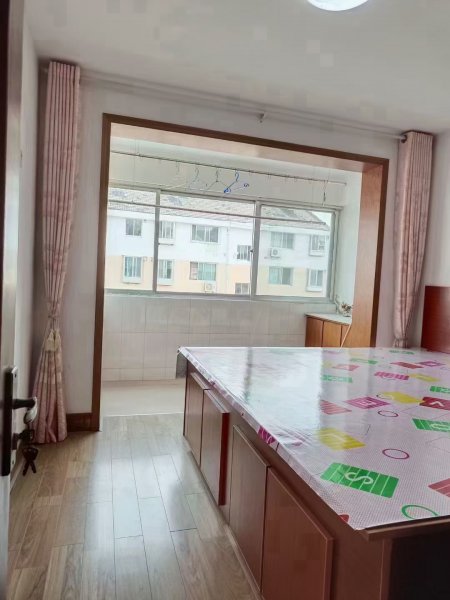海峰花园5楼非顶楼，急售