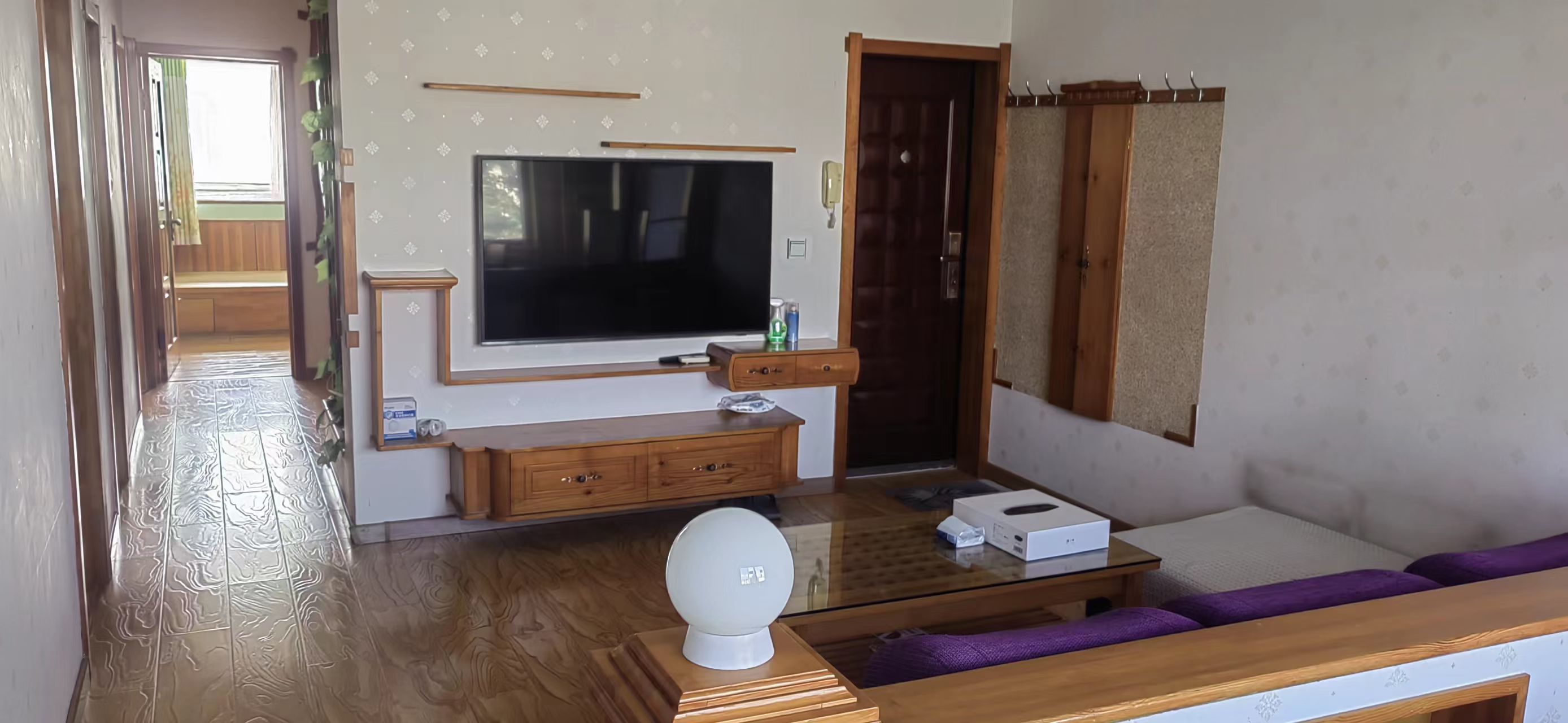向阳二区3楼,面积103平，精装，家具家电齐全1200元/月
