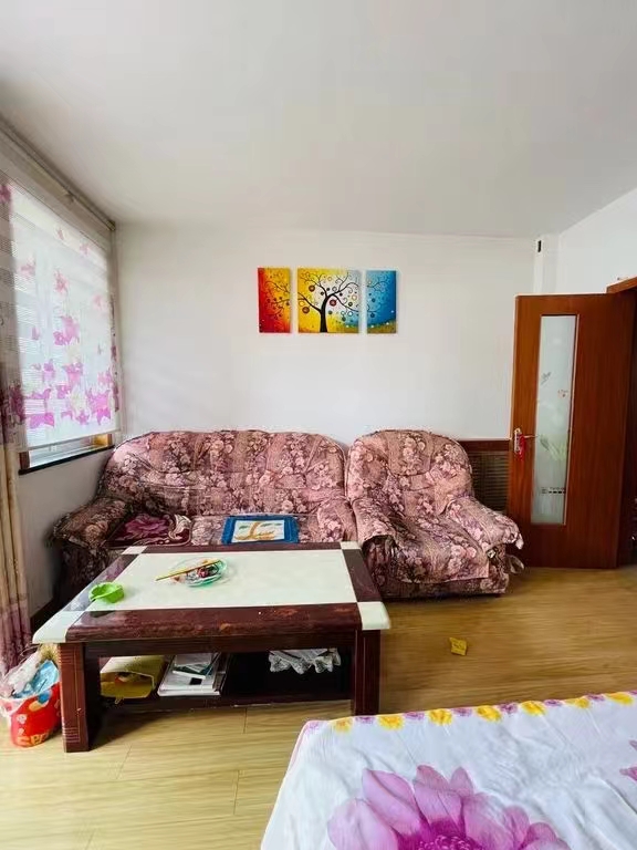 海峰街贴地2楼66平，精装短住，拎包入住，双气齐全23.8
