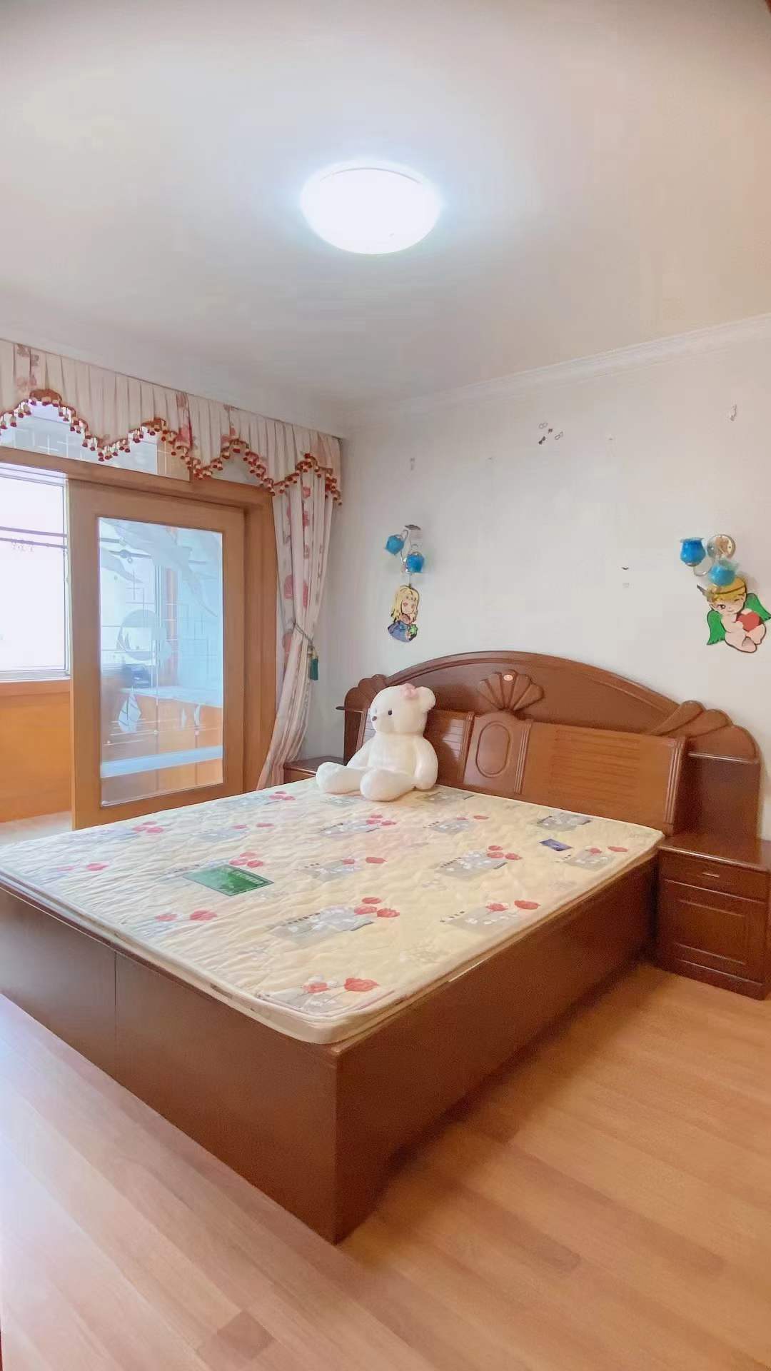 幸福小区二楼79平，两室一厅，家具家电齐全，每月980元，