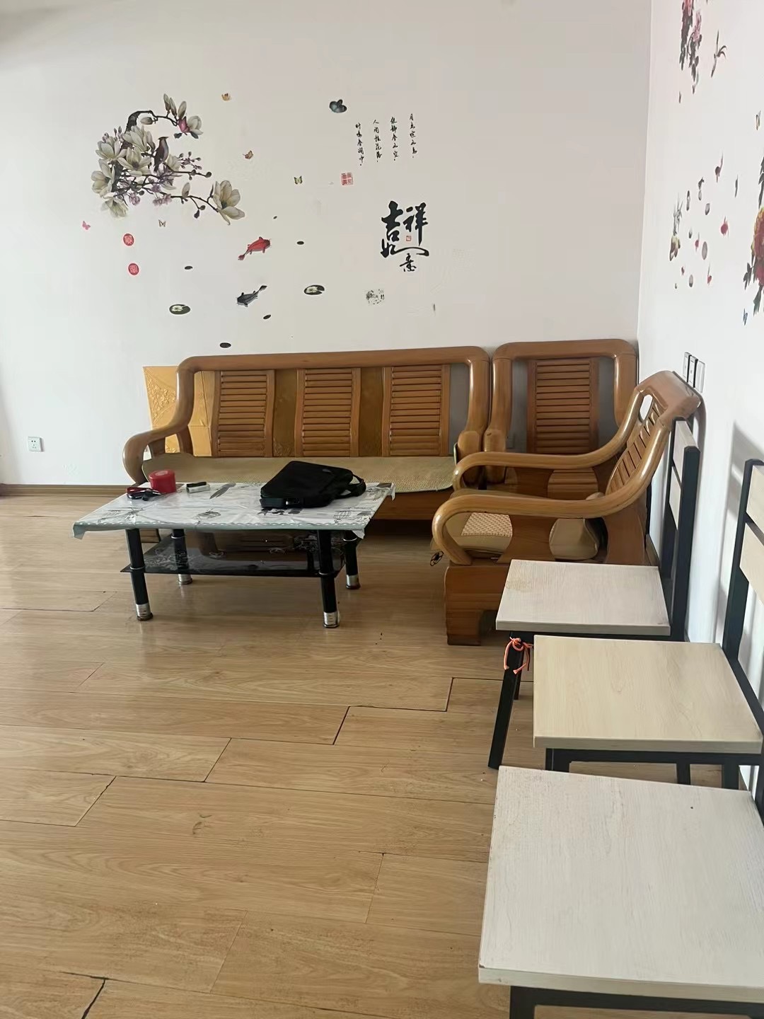 西城华府住人1楼101平，电视，冰箱，洗衣机，双气，带超大露