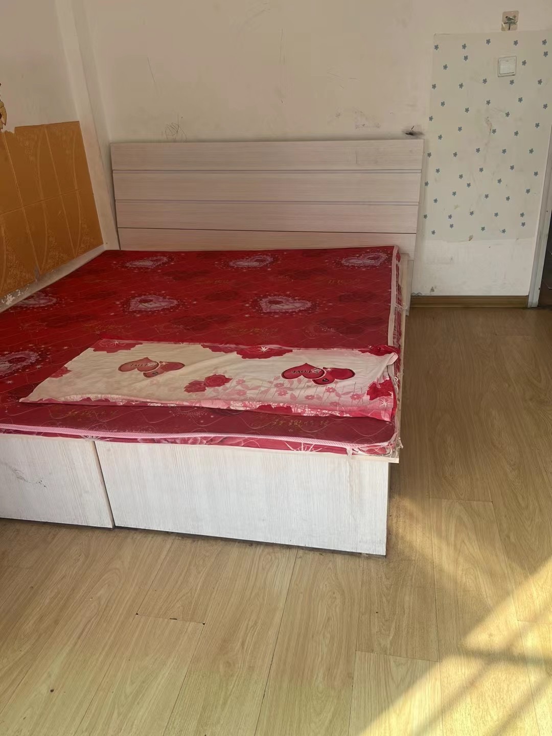 西城华府住人1楼101平，电视，冰箱，洗衣机，双气，带超大露