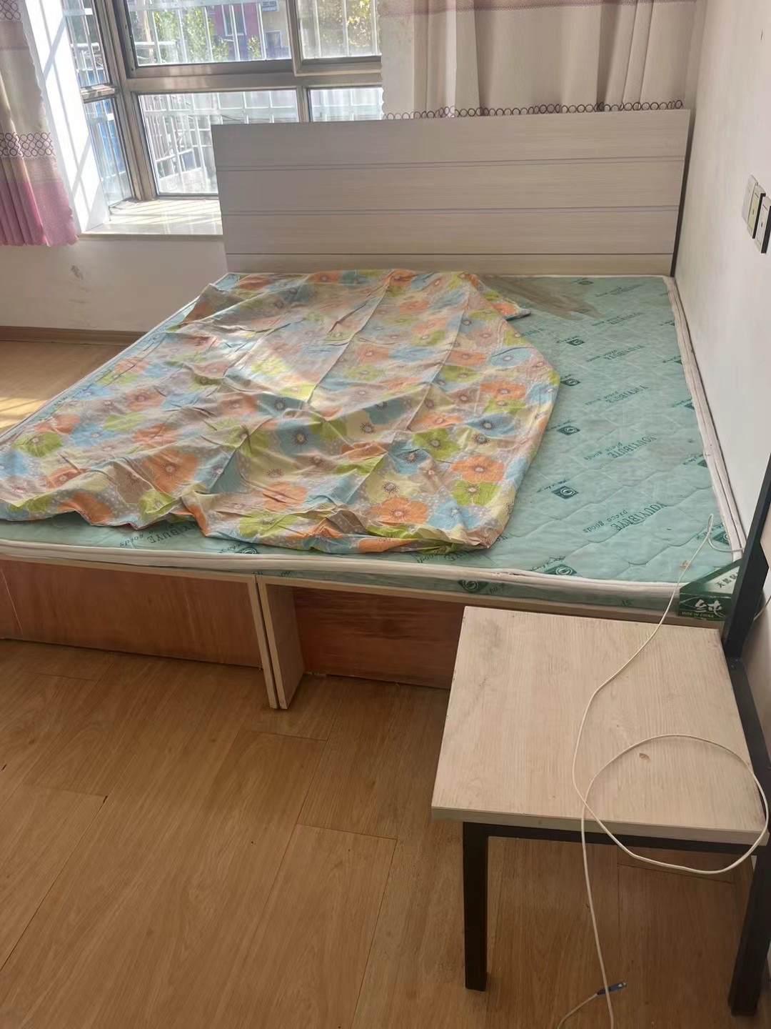 西城华府住人1楼101平，电视，冰箱，洗衣机，双气，带超大露