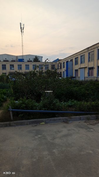 出租厂房，青山路南，原首饰厂红绿灯西，300平方厂房，年租2
