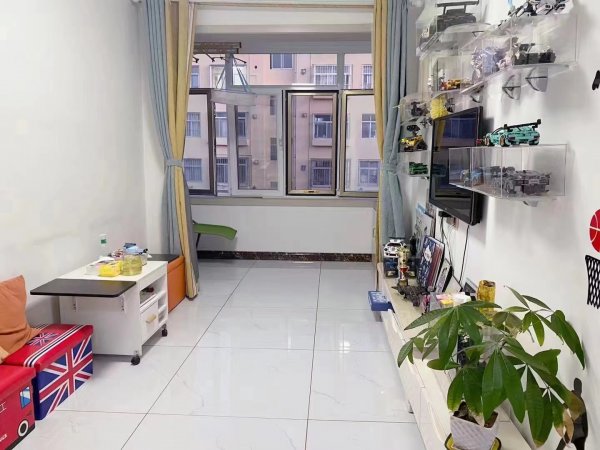 黄山小区贴地3楼，精装双气学区房，85平，三室，38.8万，