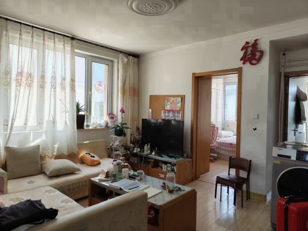 名门小区四楼边户，68平