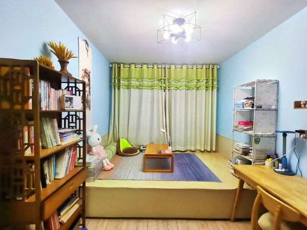 城东一区3楼，精装107平三室朝阳62.8万
