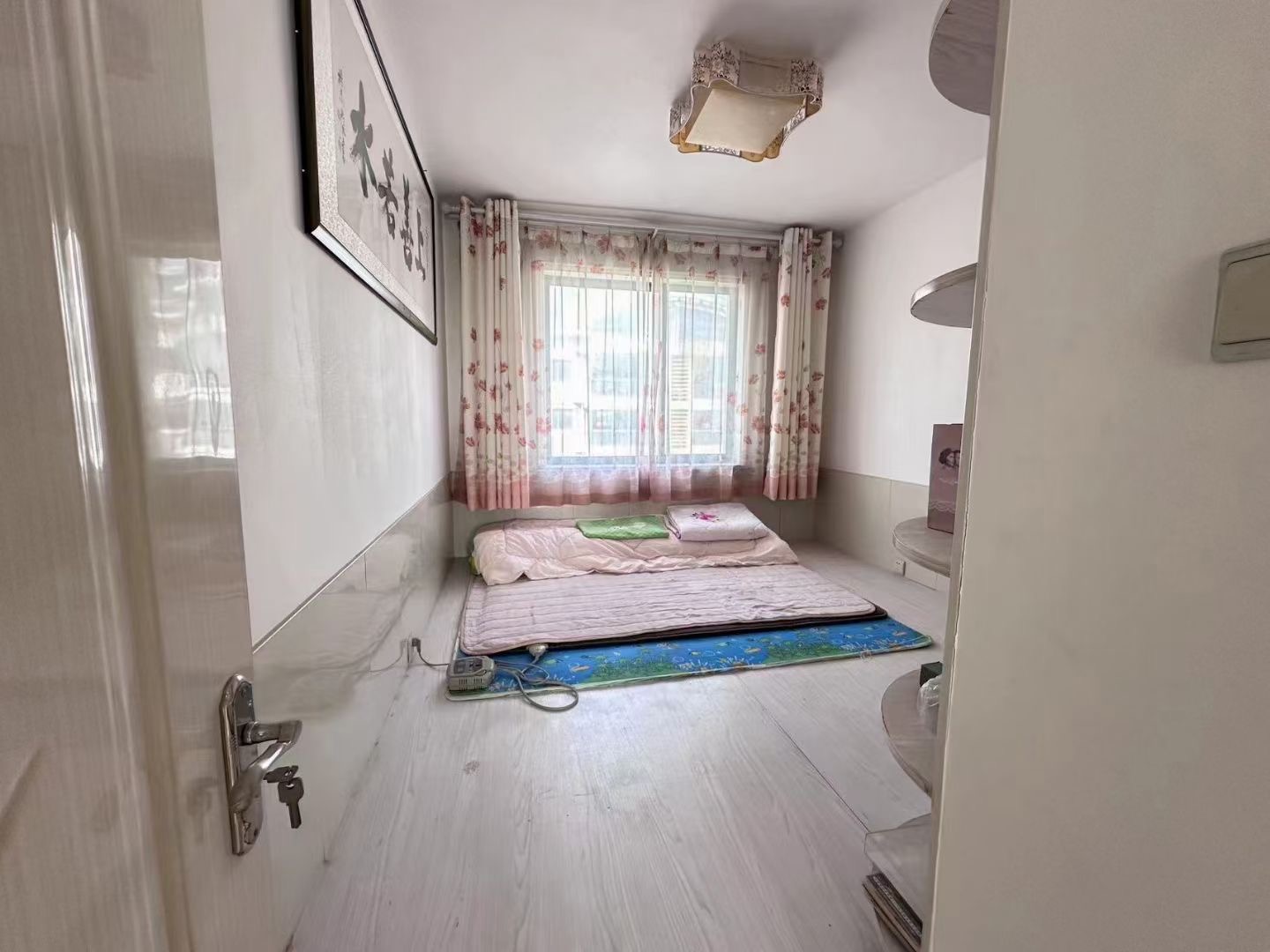 罗马阳光住人二楼（楼下门市）106平，三室两厅一卫