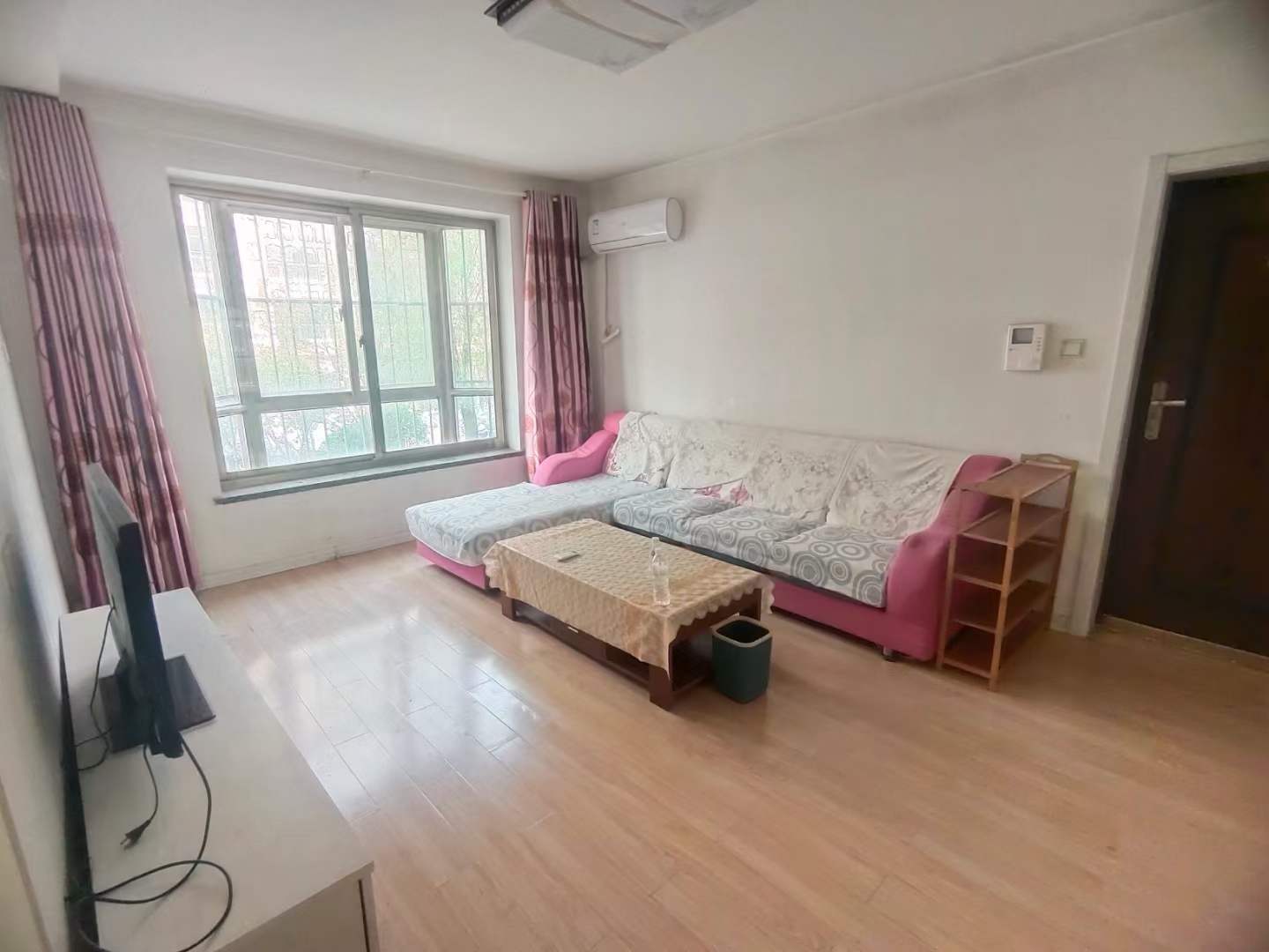 瑞晟小区一楼，两室两厅，1100一个月，