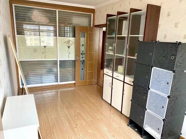 急售金泰小区4楼东边户，全明户型精装双气，家具家电齐全，11