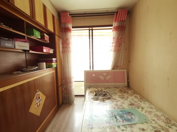 自家房怡园小区，三楼南厅三室全明户型，南北通透，